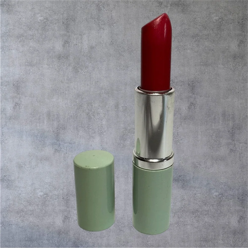 Clinique Different Lipstick Womens .13oz Ginger Flower Red Creamy Green Tube